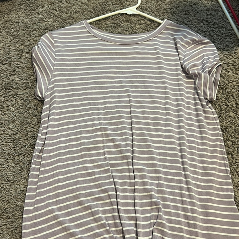 White and purple striped girls tee.
